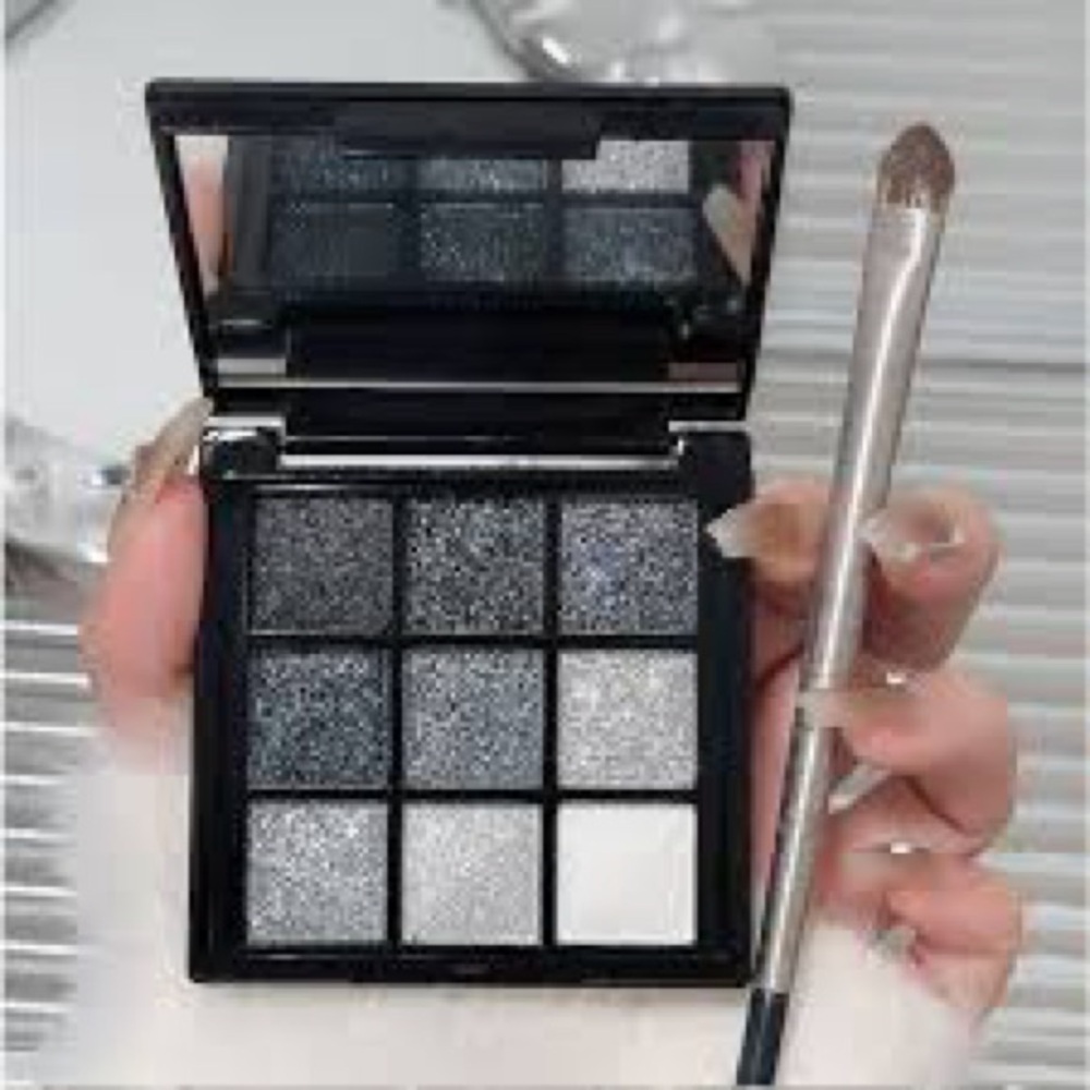 9 color eye shadow palette - Picture 2 of 4